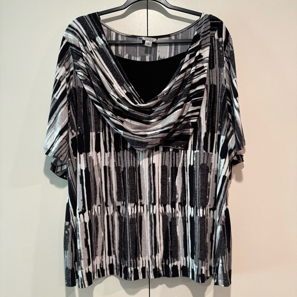 Worthington Tops - 5/25 Plus Size Short Sleeve Blouse in black/white pattern.